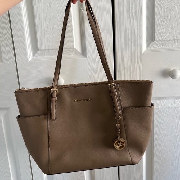 Michael Kors Purse - Picture 1 of 8